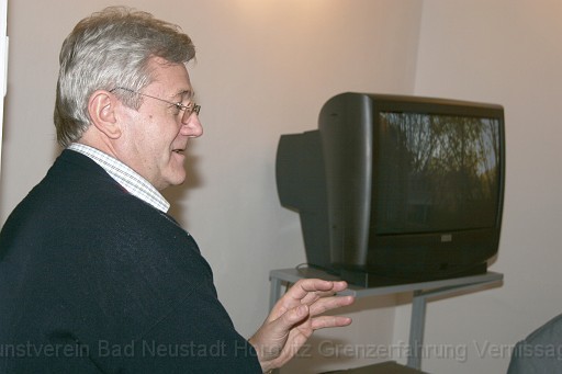 _MG_9363.JPG - Dr.Ing. Hubert P. Bchs in der Videoraum "Naturgrenzen"